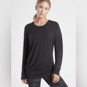 Athleta cloud light relaxed asymmetrical long sleeve top size small black